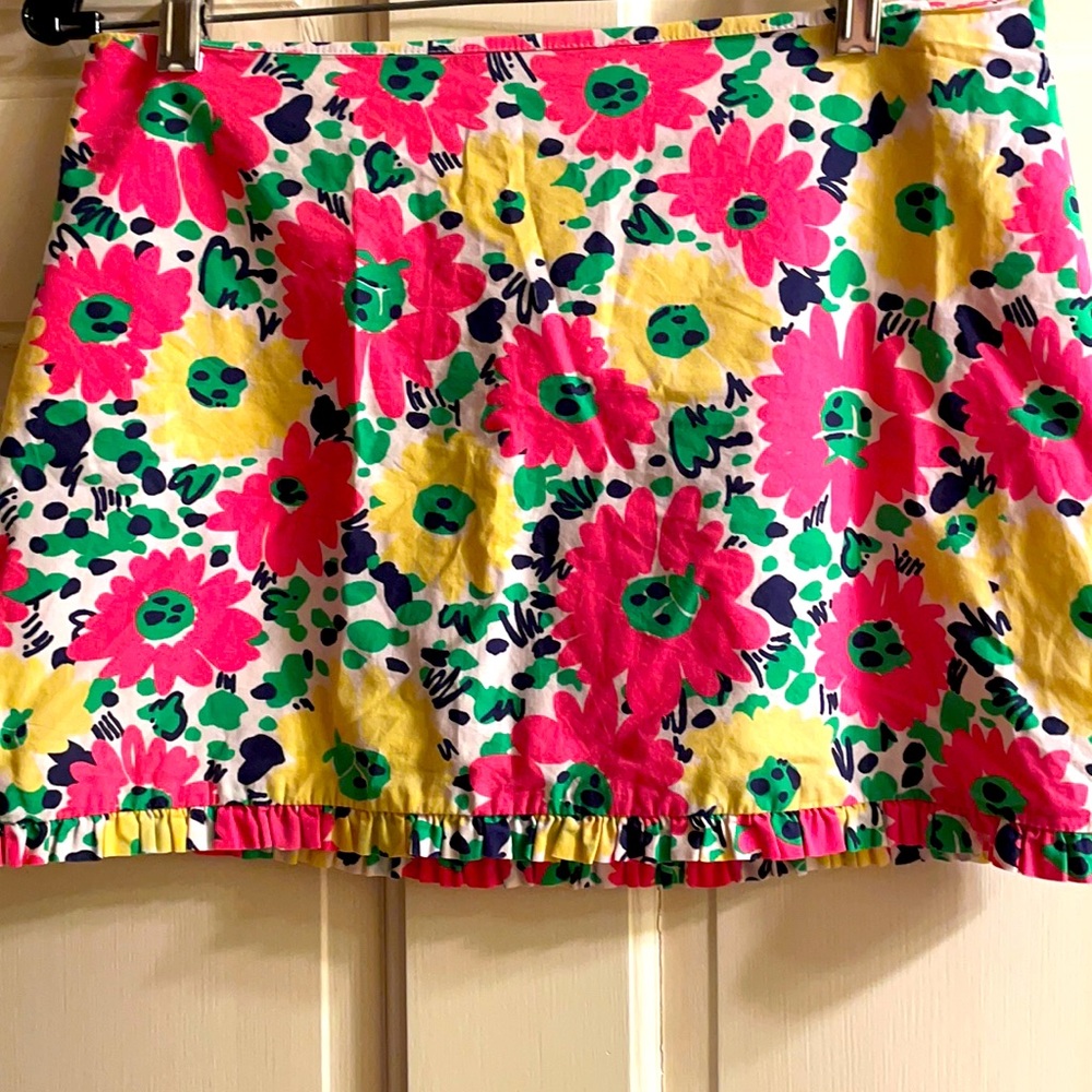 Cute Lily Pulitzer mini skirt! Great for spring!